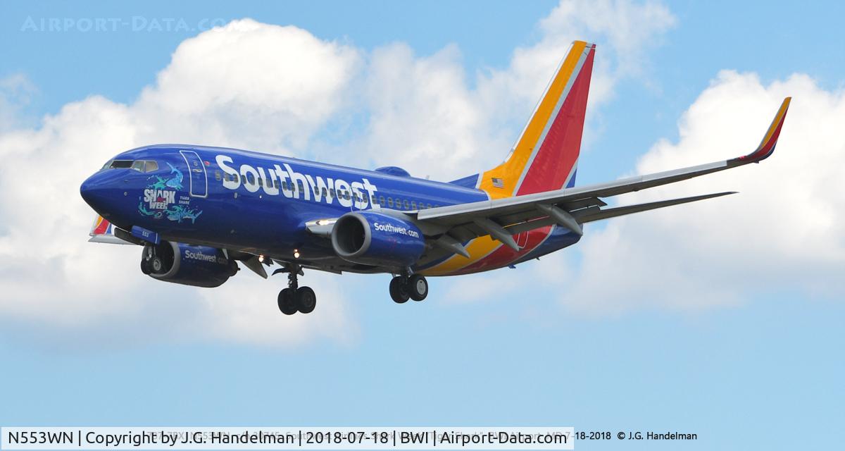 N553WN, 2002 Boeing 737-7BX C/N 30745, Shark Week on final to 33L.