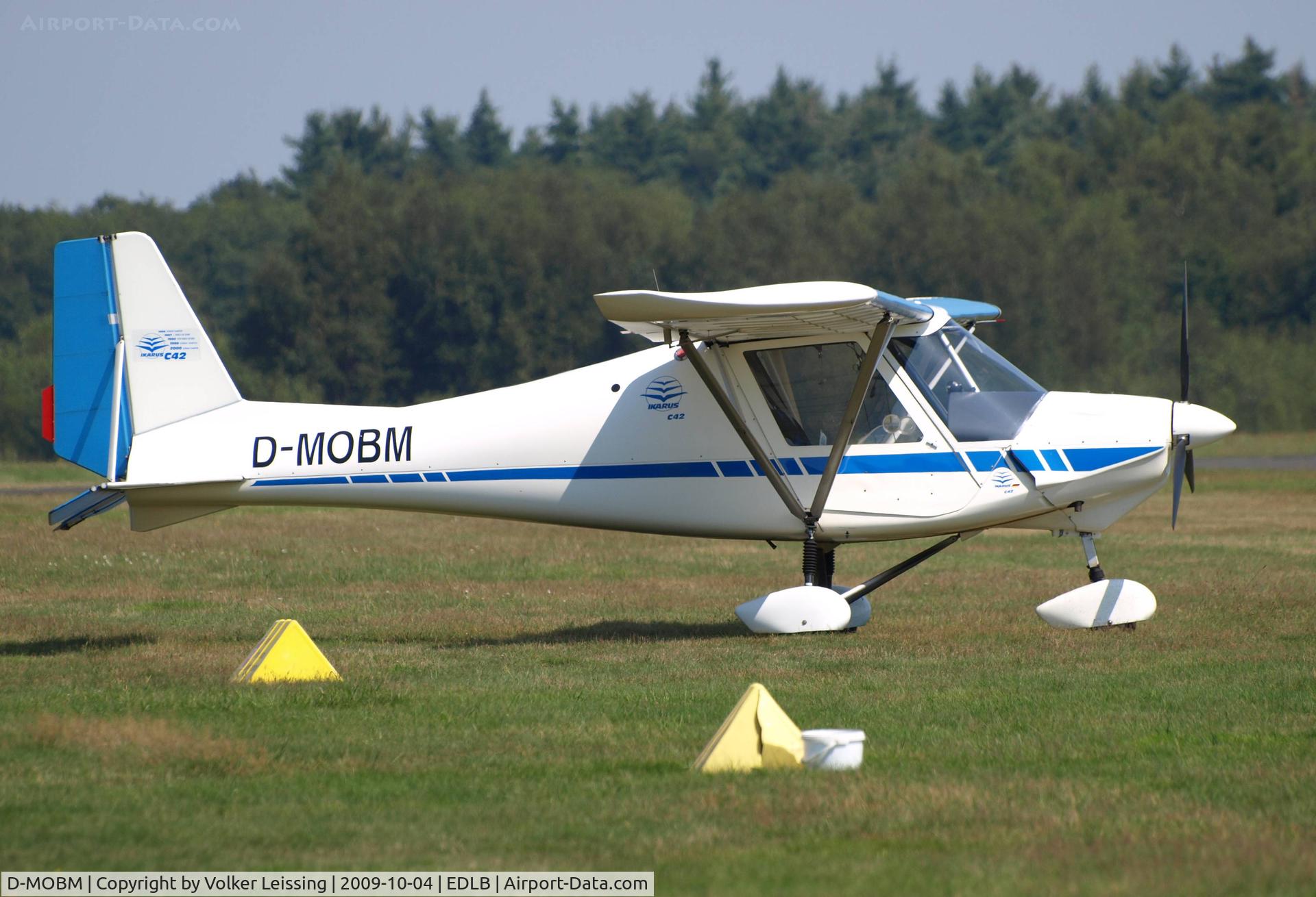 D-MOBM, Comco Ikarus C-42 C/N 0103-6318, taxi to rwy
