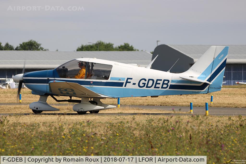 F-GDEB, Robin DR-400-180 Regent C/N 1532, Taxiing
HTJP
