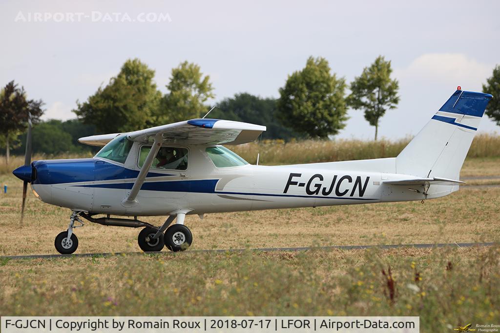 F-GJCN, 1979 Reims F152 C/N 152-83979, Taxiing