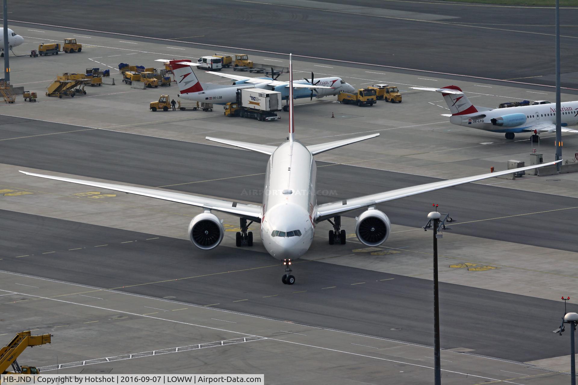 HB-JND, 2016 Boeing 777-3DE/ER C/N 44585, Turning into the stand with beacon flash