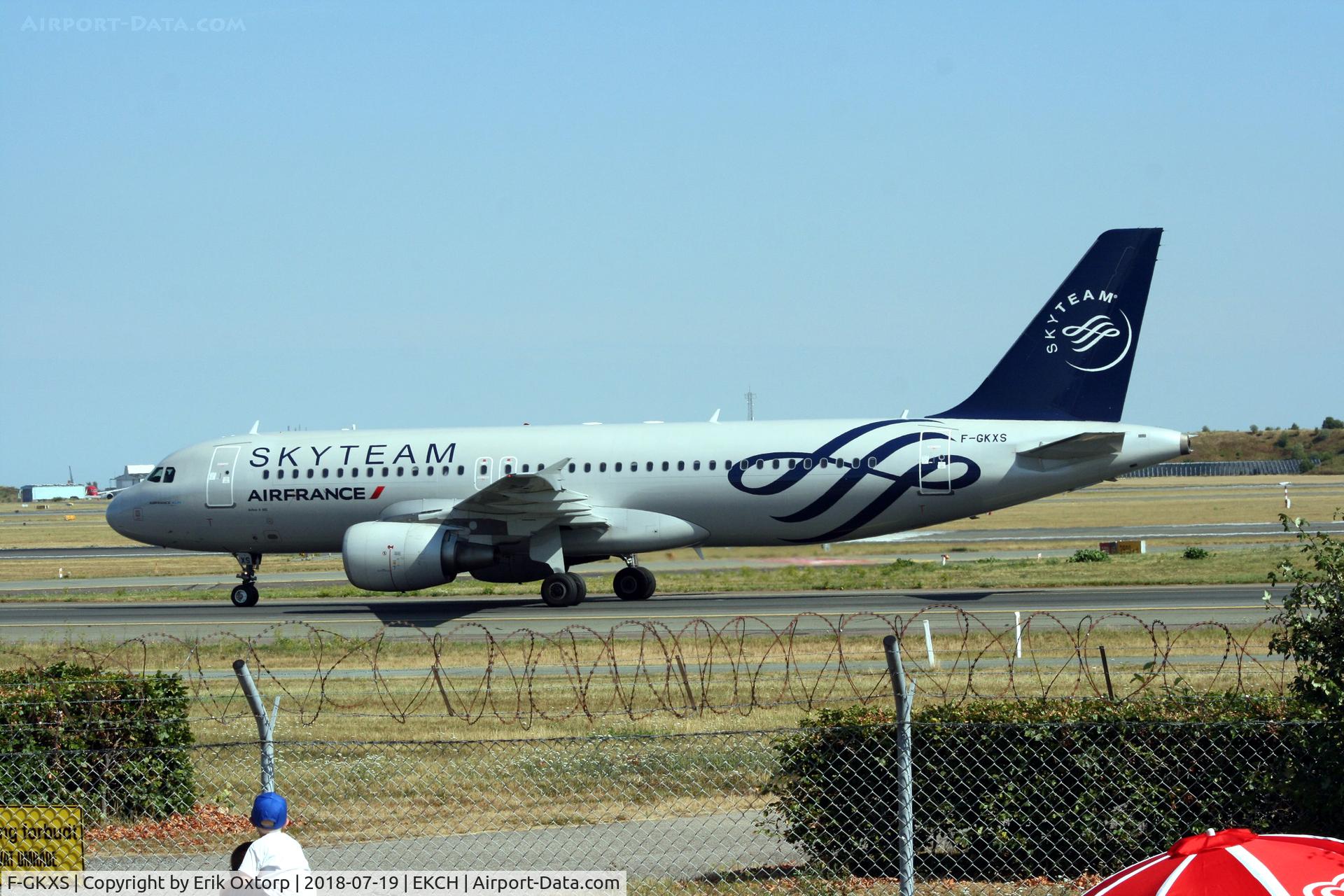 F-GKXS, 2009 Airbus A320-214 C/N 3825, F-GKXS landed rw 04L
