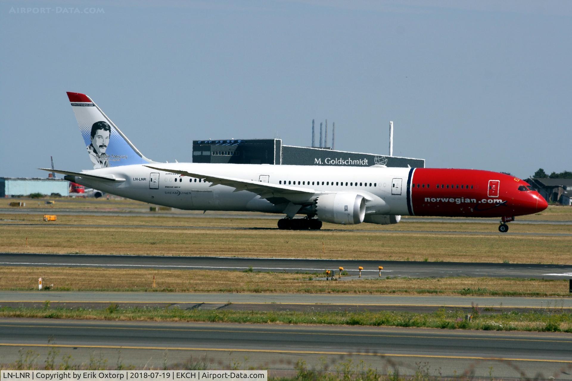 LN-LNR, 2017 Boeing 787-9 Dreamliner C/N 38784, LN-LNR taxing for takeoff rw 04R