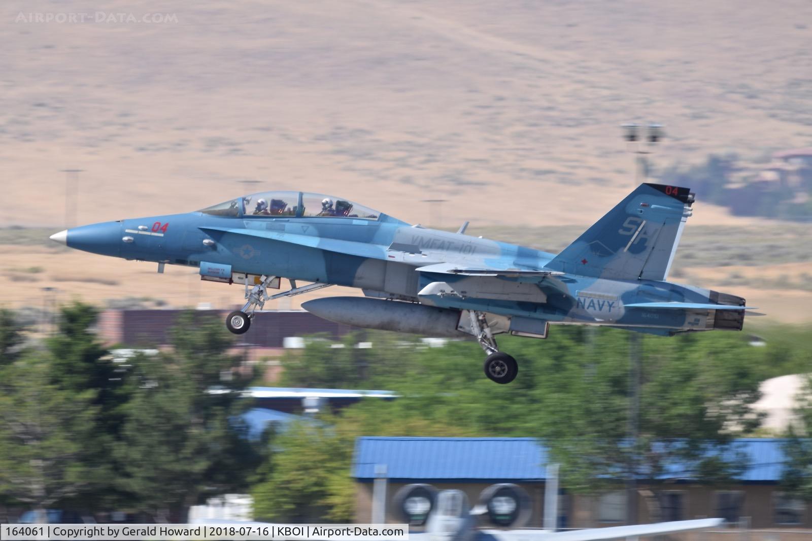 164061, 1990 McDonnell Douglas F/A-18D Hornet C/N 951/D059, Departing RWY 10R. VMFAT-101 