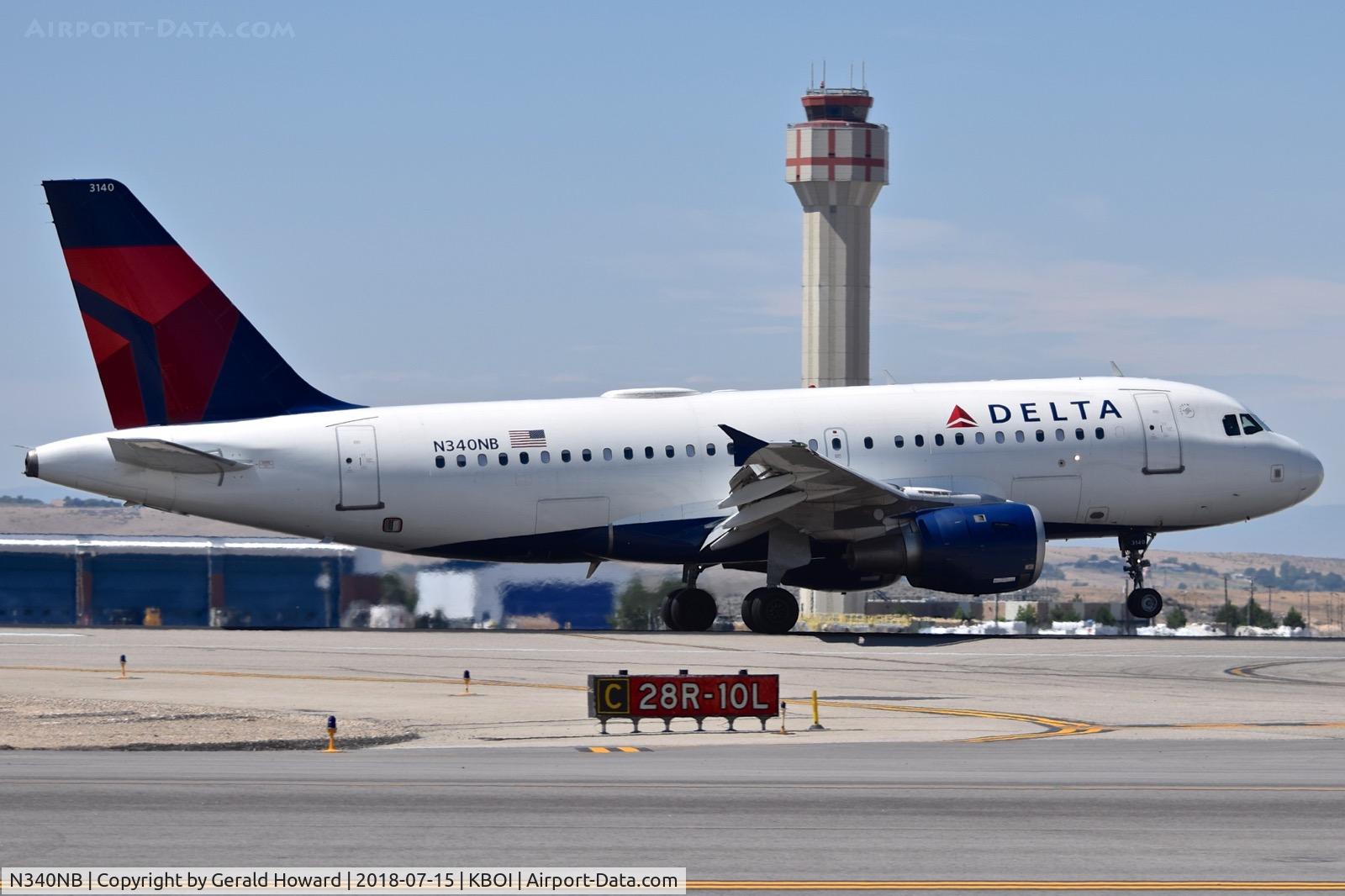 N340NB, 2002 Airbus A319-114 C/N 1714, Landing RWY 28R.