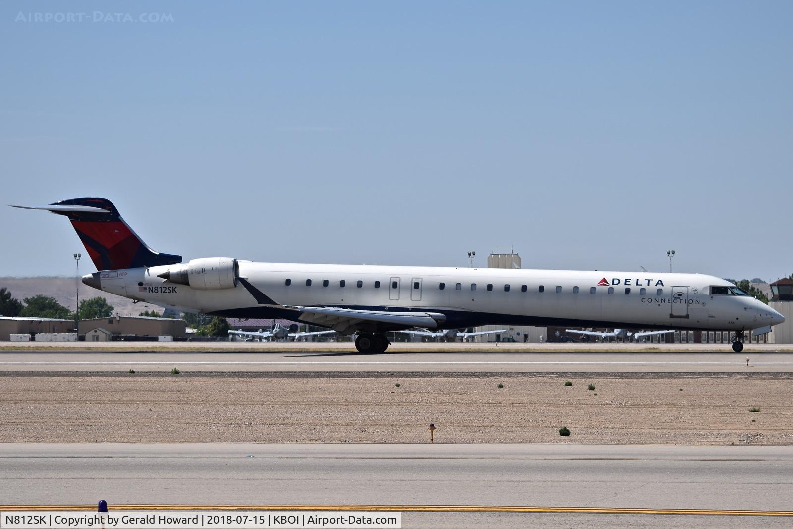 N812SK, 2006 Bombardier CRJ-900ER (CL-600-2D24) C/N 15098, Landing roll out on RWY 28R.