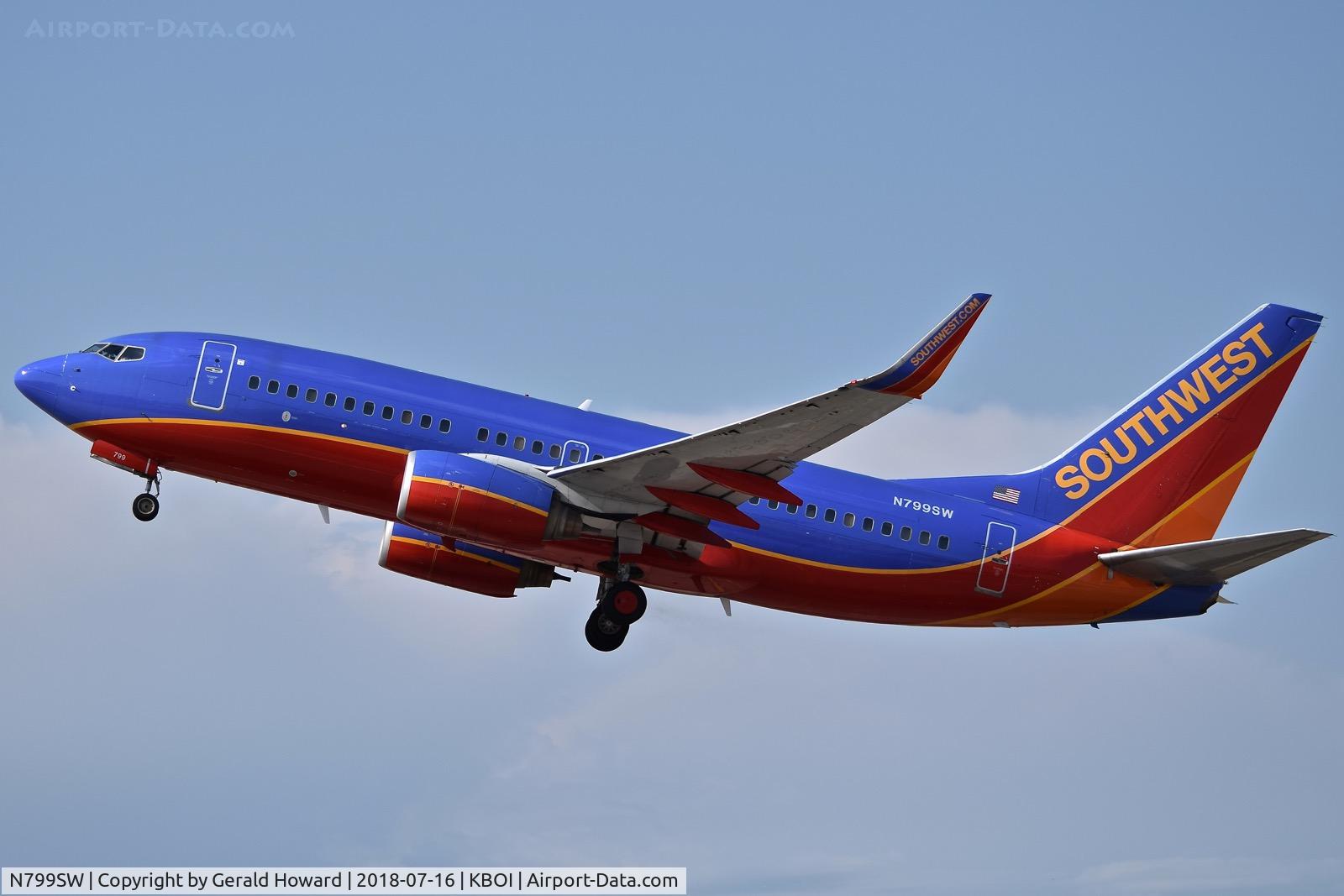 N799SW, 1998 Boeing 737-7Q8 C/N 28209, Departing BOI.