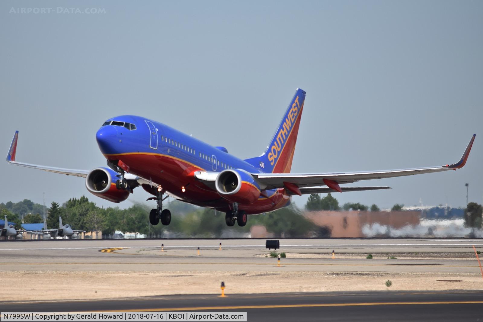 N799SW, 1998 Boeing 737-7Q8 C/N 28209, Take off from RWY 10L.