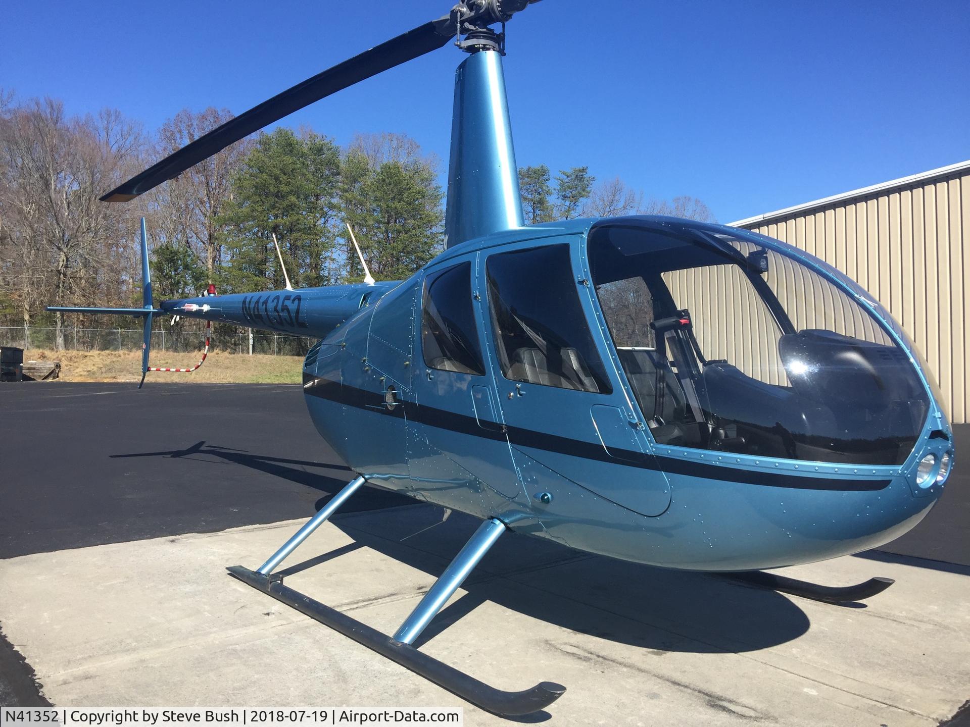 N41352, 2008 Robinson R44 II C/N 12352, In Tennessee.