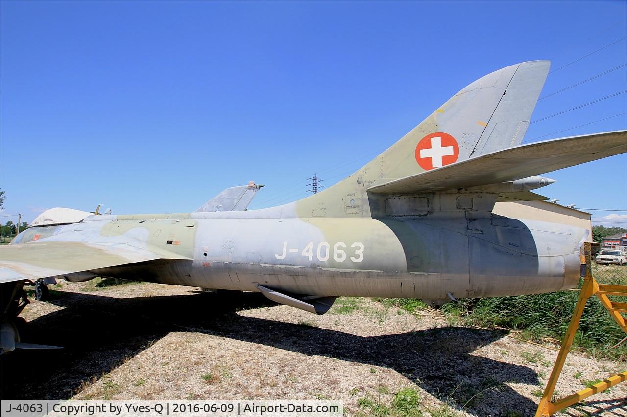 J-4063, 1959 Hawker Hunter F.58 C/N 41H-697430, Hawker Hunter F.58, Les Amis de la 5ème Escadre Museum, Orange