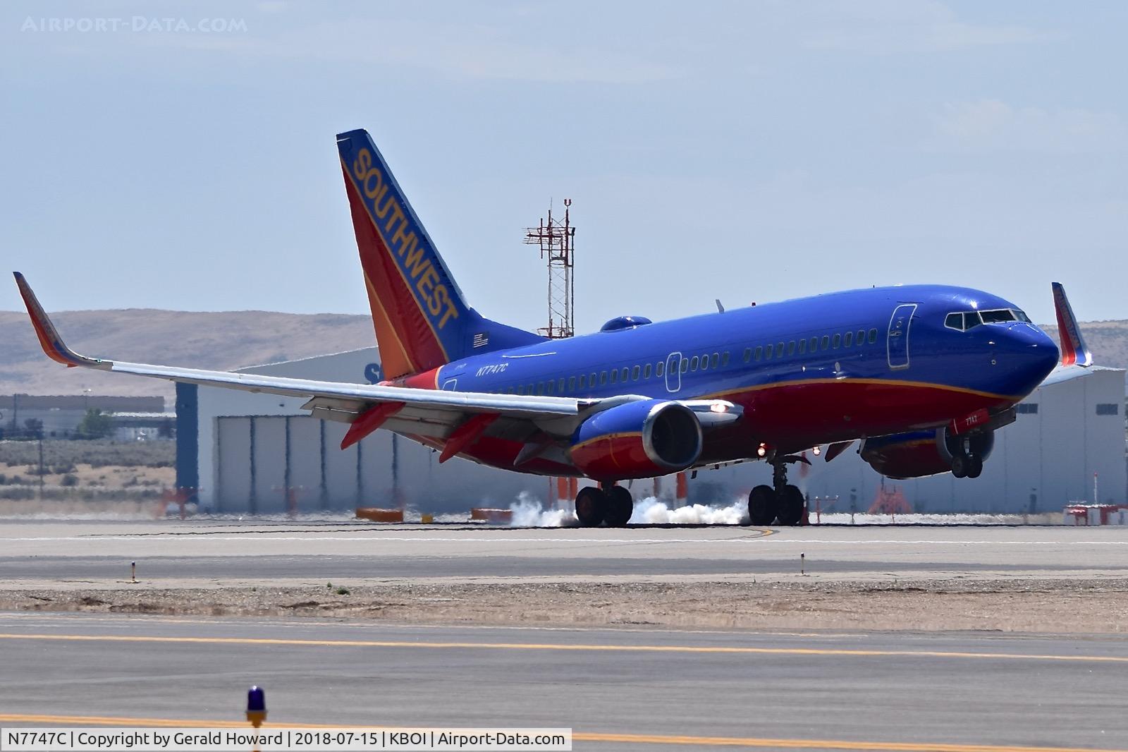 N7747C, 2007 Boeing 737-7BD C/N 36091, Landing RWY 28R.