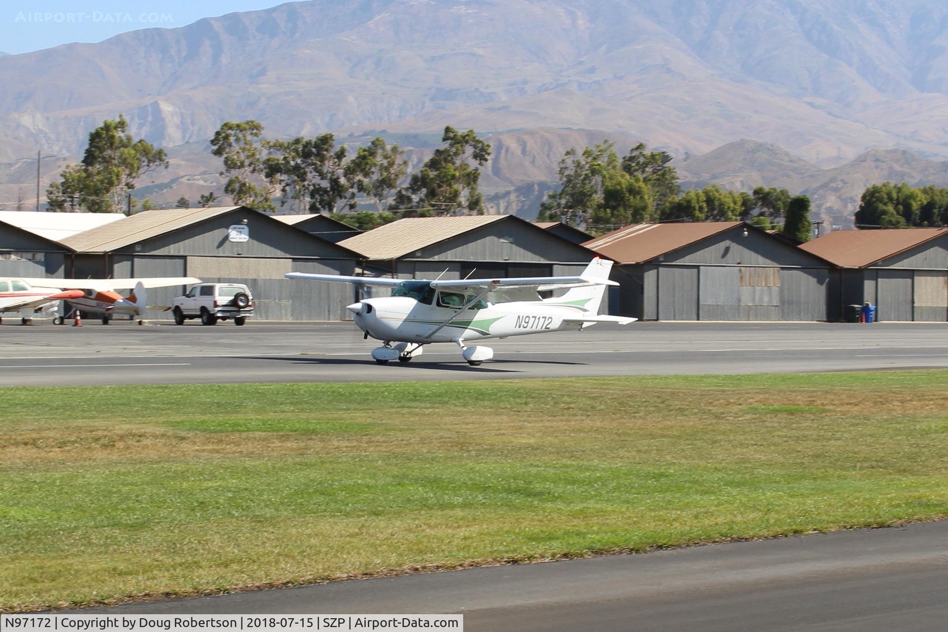 N97172, 1984 Cessna 172P C/N 17276162, 1984 Cessna 172P SKYHAWK, Lycoming O-320-D2J 160 Hp, landing roll Rwy 22