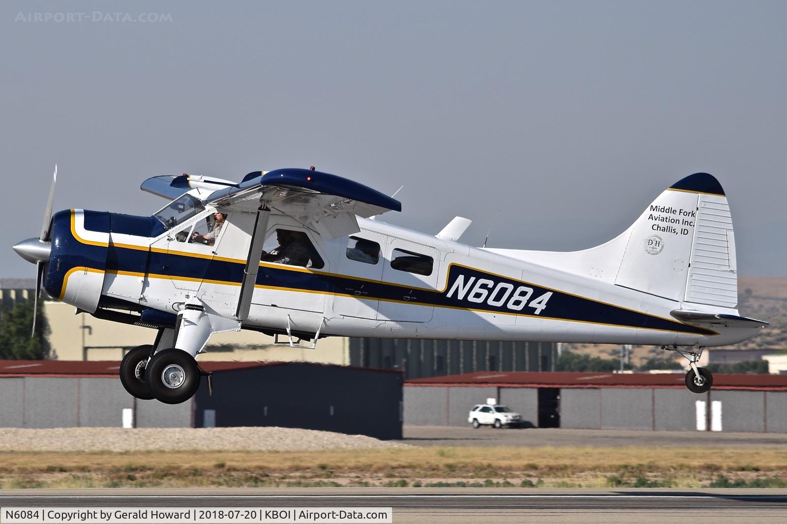 N6084, De Havilland Canada U-6A Beaver C/N 712/1445 (53-7904), Landing RWY 10R.