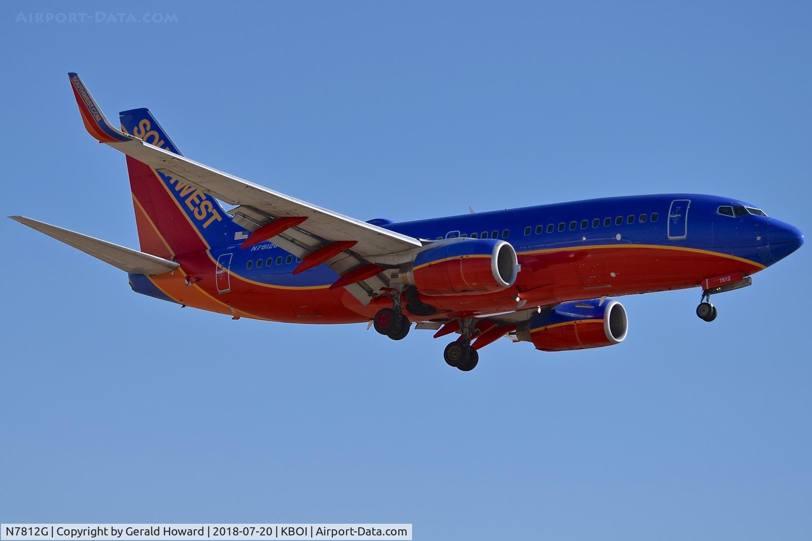 N7812G, 2001 Boeing 737-76N C/N 32582, Landing RWY 10L.