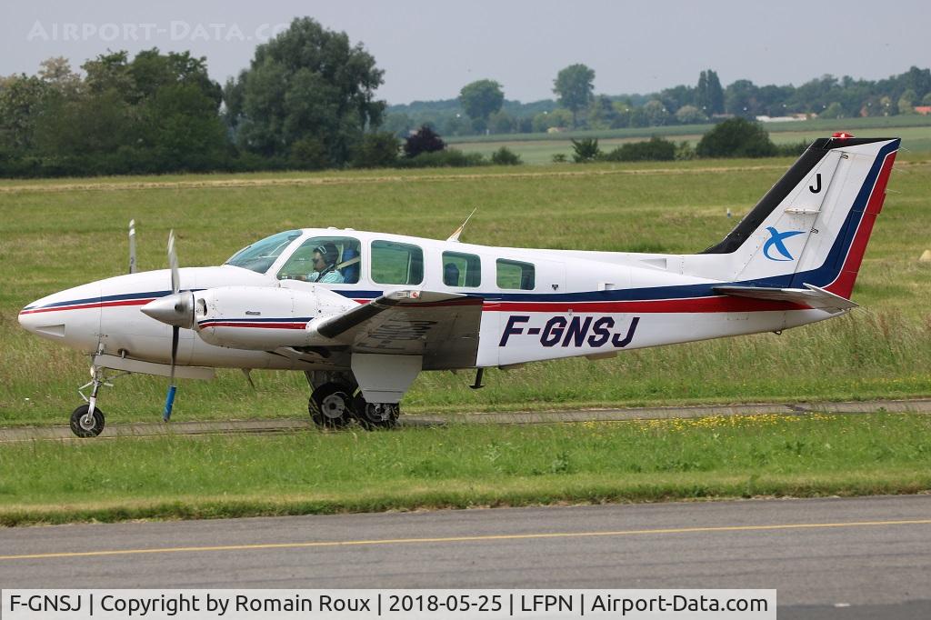 F-GNSJ, Beech 58 Baron C/N TH-1515, Taxiing