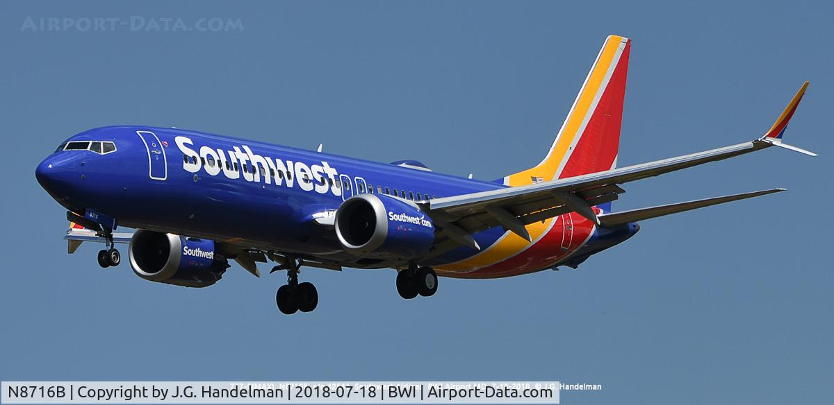 N8716B, 2017 Boeing 737-8 Max C/N 42544, Approach to 33L