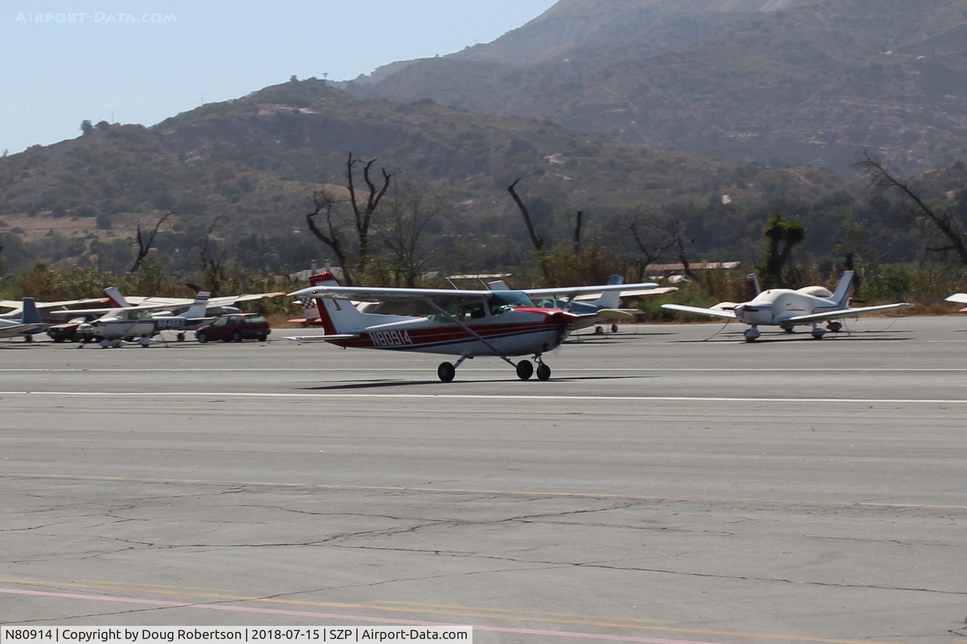 N80914, 1976 Cessna 172M C/N 17266799, 1976 Cessna 172M SKYHAWK, Lycoming O-320-E2D 150 Hp, landing roll Rwy 22