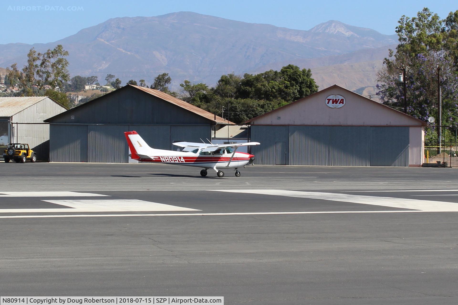 N80914, 1976 Cessna 172M C/N 17266799, 1976 Cessna 172M SKYHAWK, Lycoming O-320-E2D 150 Hp holding short Rwy 22