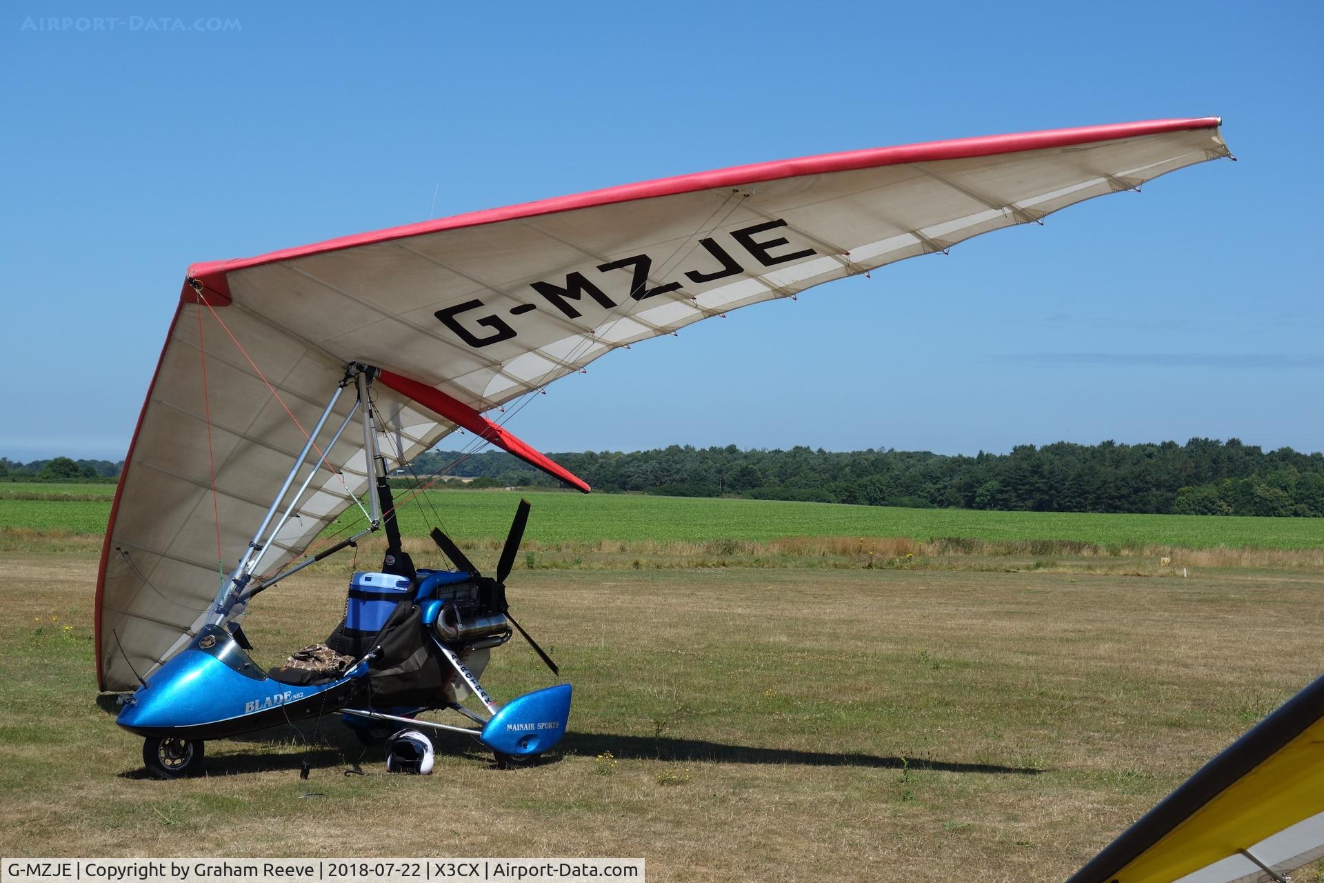 G-MZJE, 1997 Mainair Rapier C/N 1136-1097-7-W939, Parked at Northrepps.
