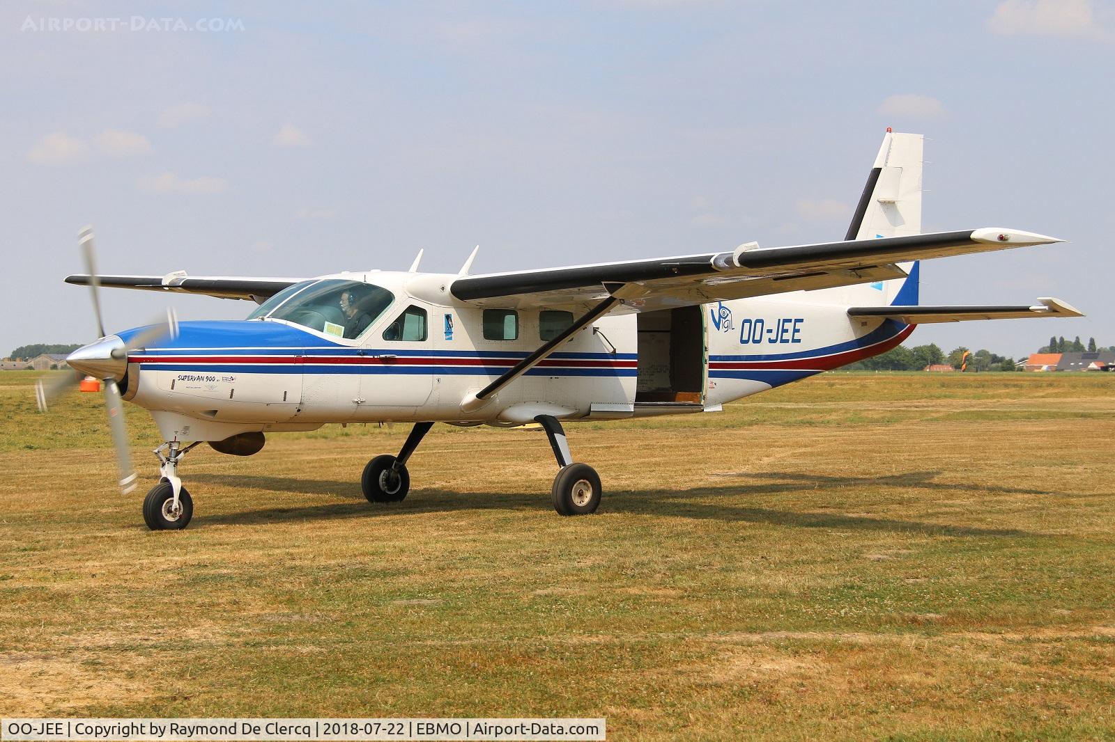 OO-JEE, 2001 Cessna 208B Grand Caravan C/N 208B0879, At Moorsele.