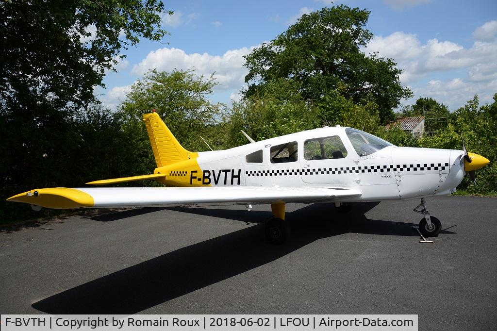 F-BVTH, Piper PA-28-151 Cherokee Warrior C/N 287415145, Parked