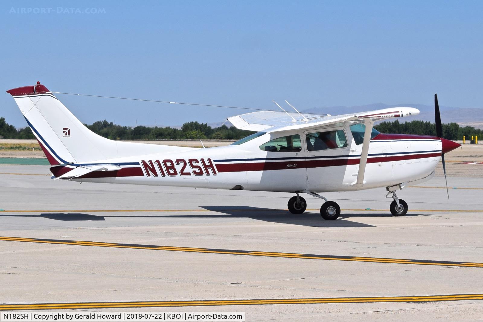 N182SH, 1980 Cessna TR182 Turbo Skylane RG C/N R182-01348, Taxiing to Bravo.