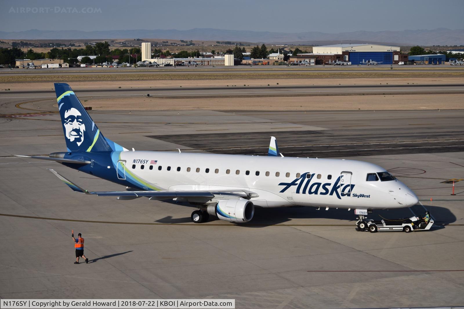 N176SY, 2015 Embraer 175LR (ERJ-170-200LR) C/N 17000533, Push back from the gate.