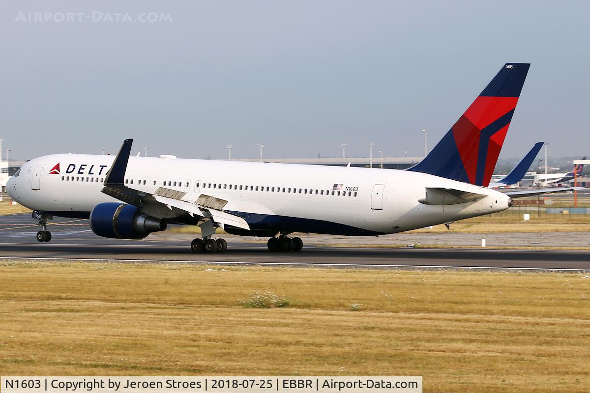 N1603, 1999 Boeing 767-332 C/N 29695, EBBR