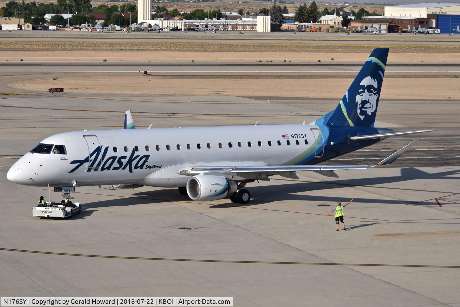 N176SY, 2015 Embraer 175LR (ERJ-170-200LR) C/N 17000533, Push back from the gate.