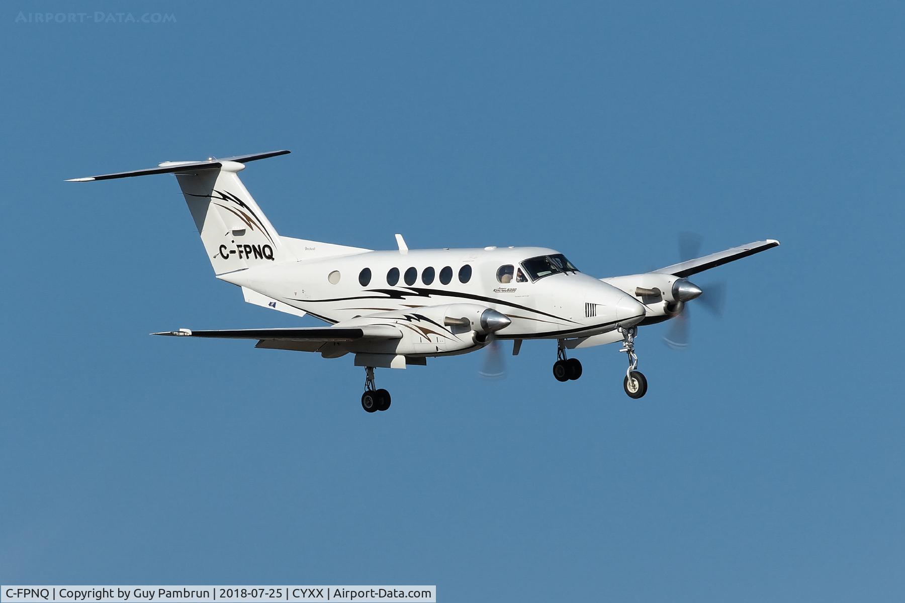 C-FPNQ, 1998 Raytheon B200 King Air C/N BB-1645, Landing