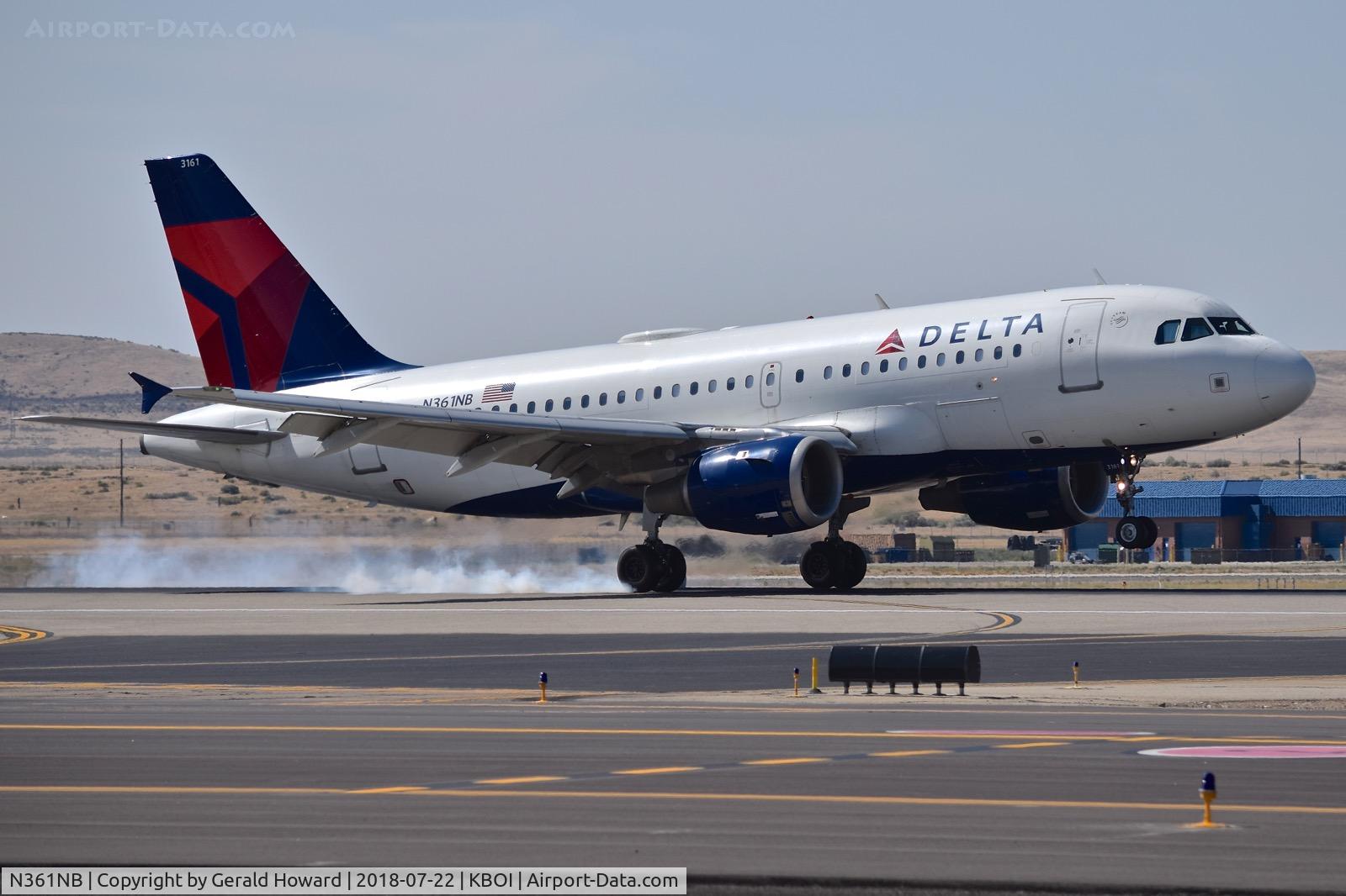 N361NB, 2003 Airbus A319-114 C/N 1976, Landing RWY 28R.