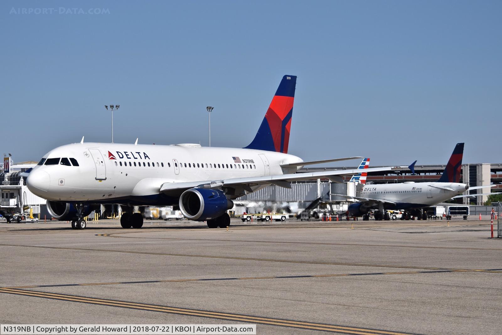 N319NB, 2000 Airbus A319-114 C/N 1346, Taxiing from the gate.