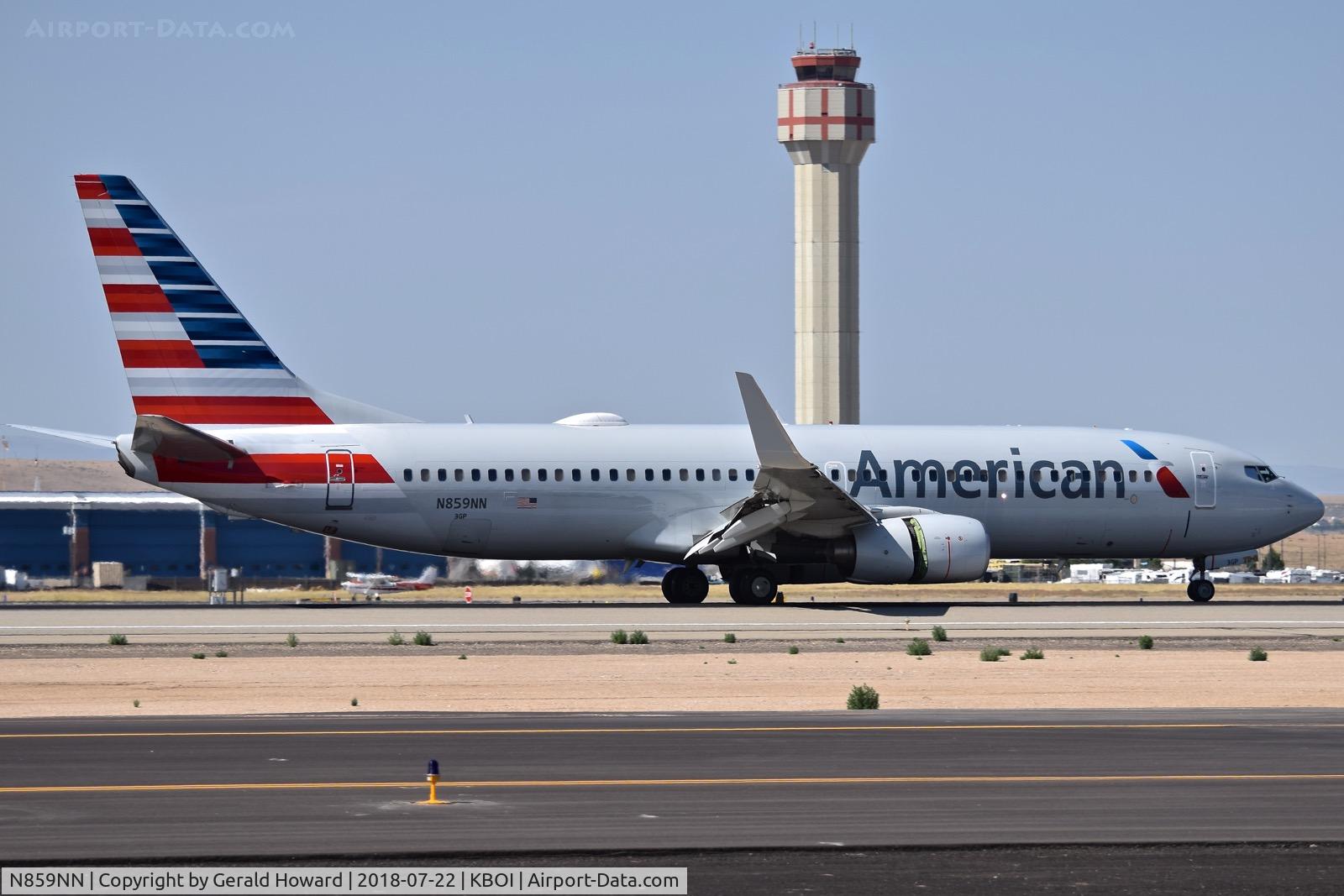 N859NN, Boeing 737-823 C/N 29555, Landing roll out on RWY 28R.