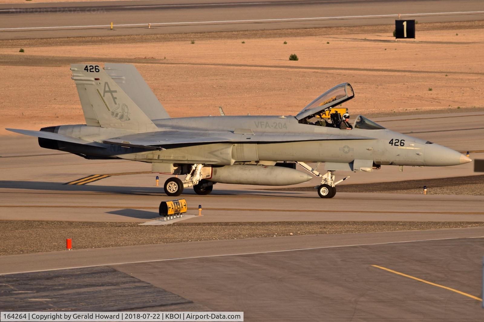 164264, 1991 McDonnell Douglas F/A-18C Hornet C/N 1027/C243, Taxiing to north GA ramp.  VFA-204 