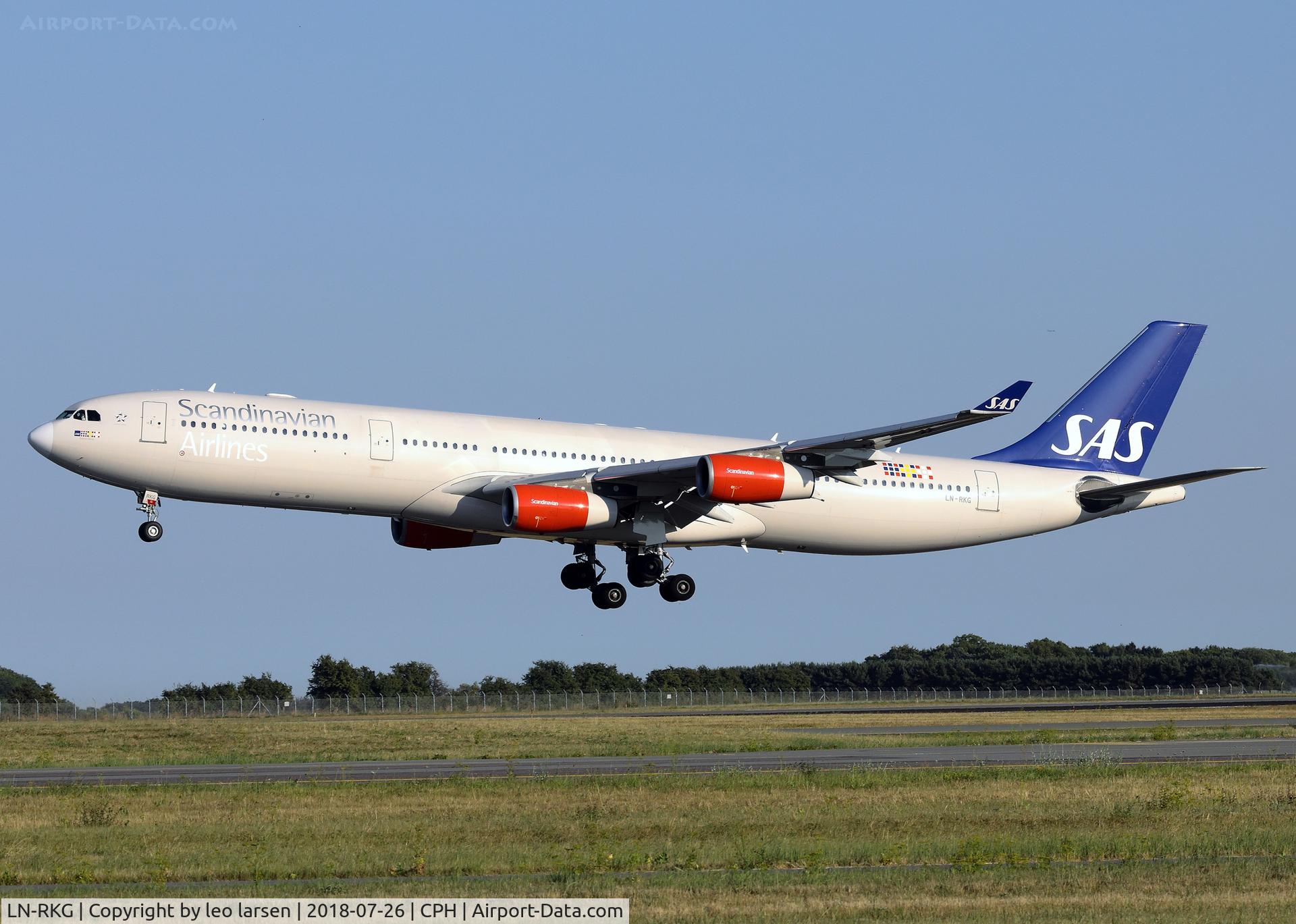 LN-RKG, 2001 Airbus A340-313X C/N 424, Copenhagen 26.7.2018 L/D R-04L