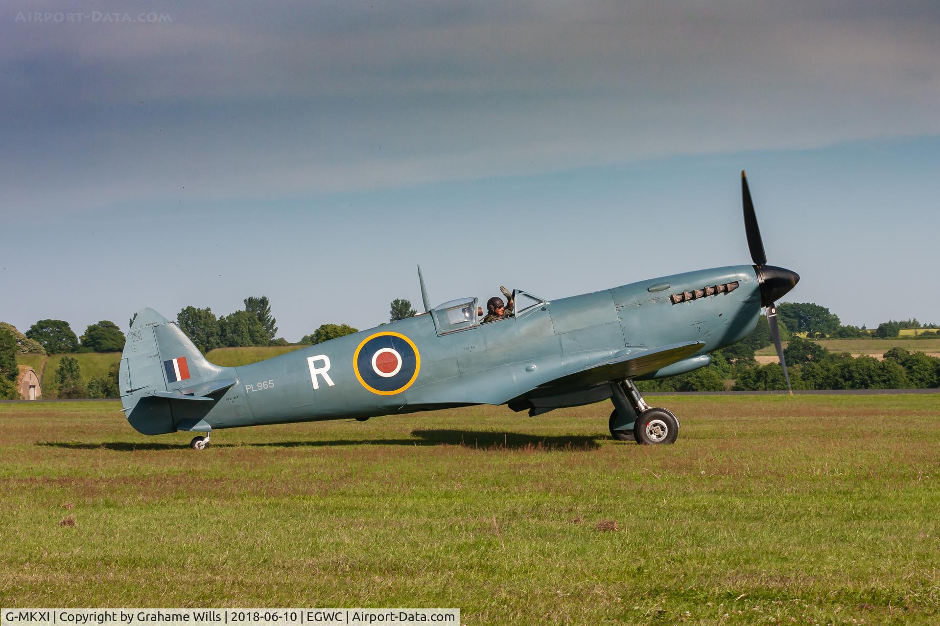 G-MKXI, 1944 Supermarine 365 Spitfire PR.XI C/N 6S/504719, Supermarine Spitfire XI PL965/R (G-MKXI) Hangar 11 Cosford Air Show 10/6/18