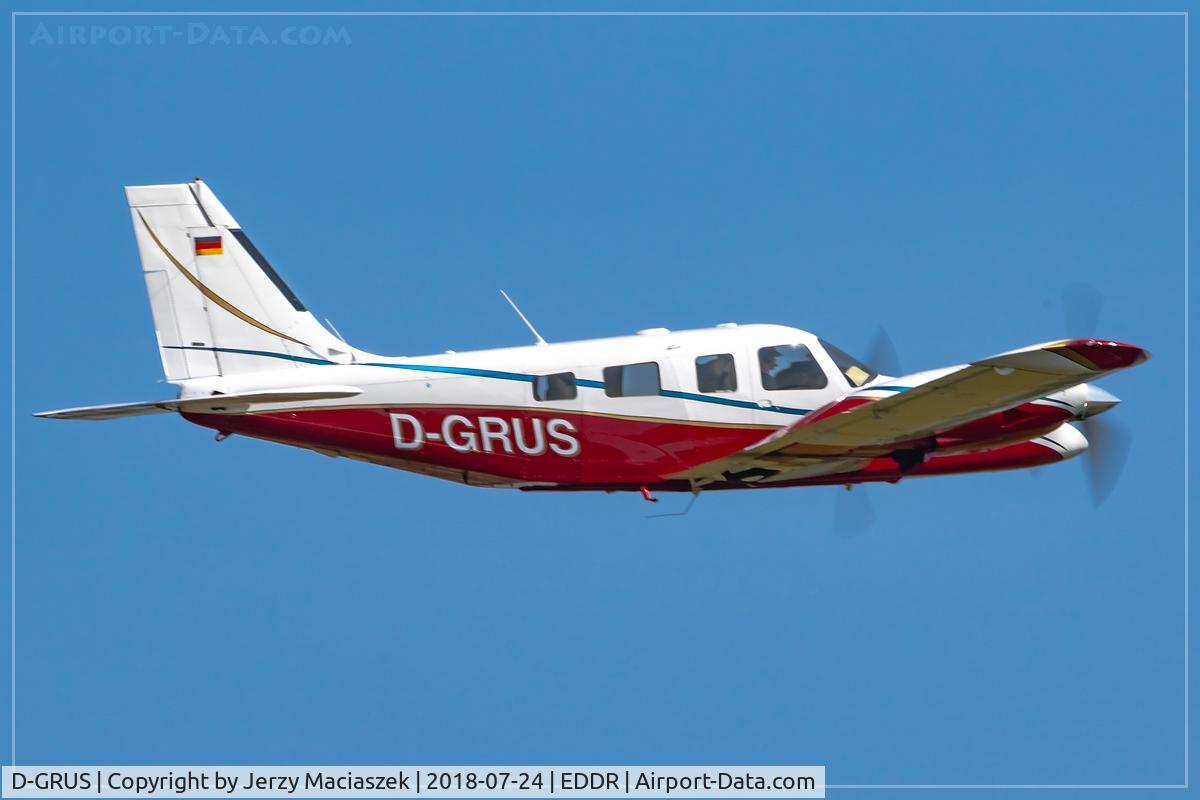 D-GRUS, 2000 Piper PA-34-220T Seneca C/N 3449161, Piper PA-34-220T Seneca