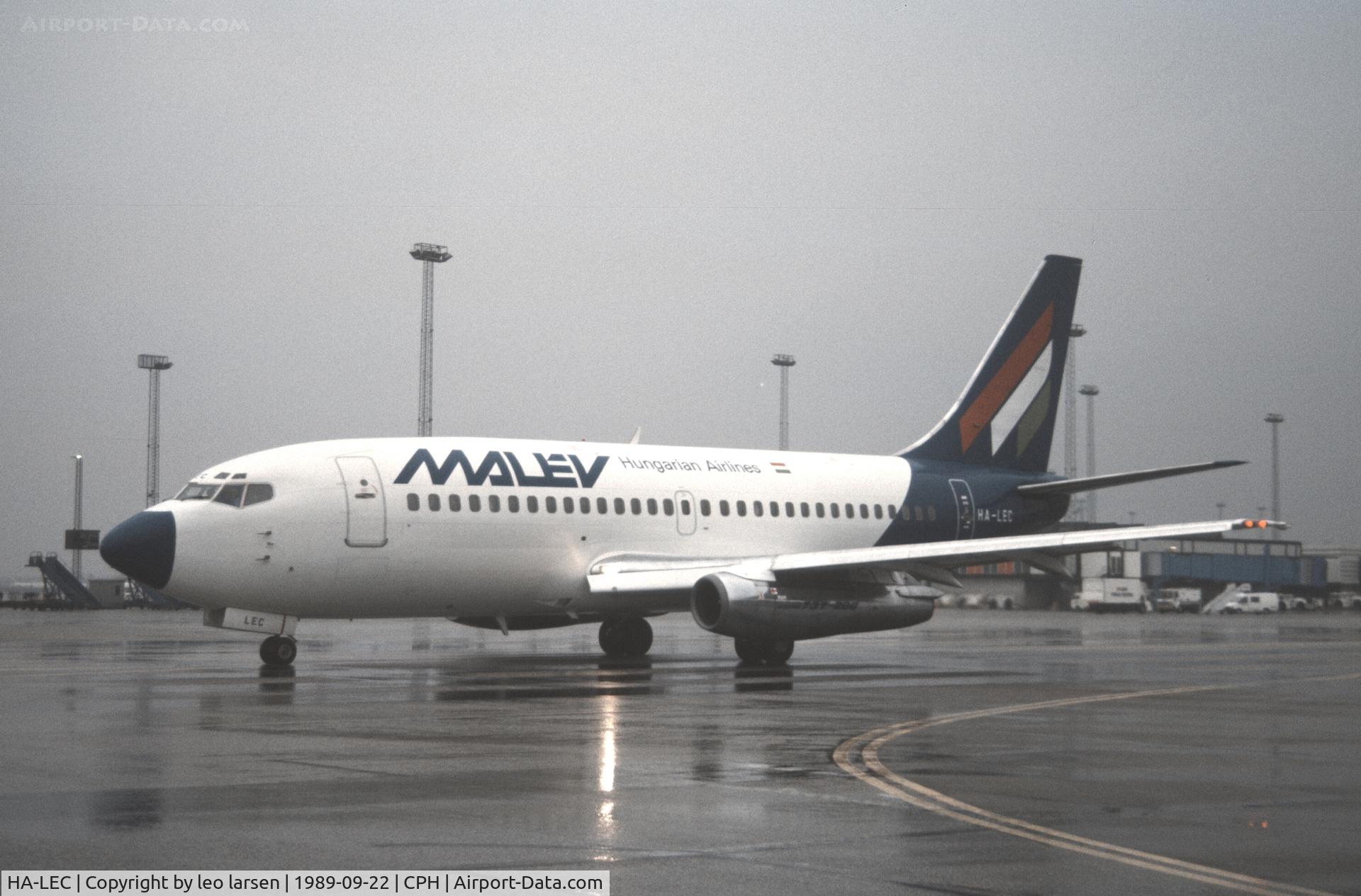 HA-LEC, 1983 Boeing 737-2T5 C/N 22979, Copenhagen 22.9.1989