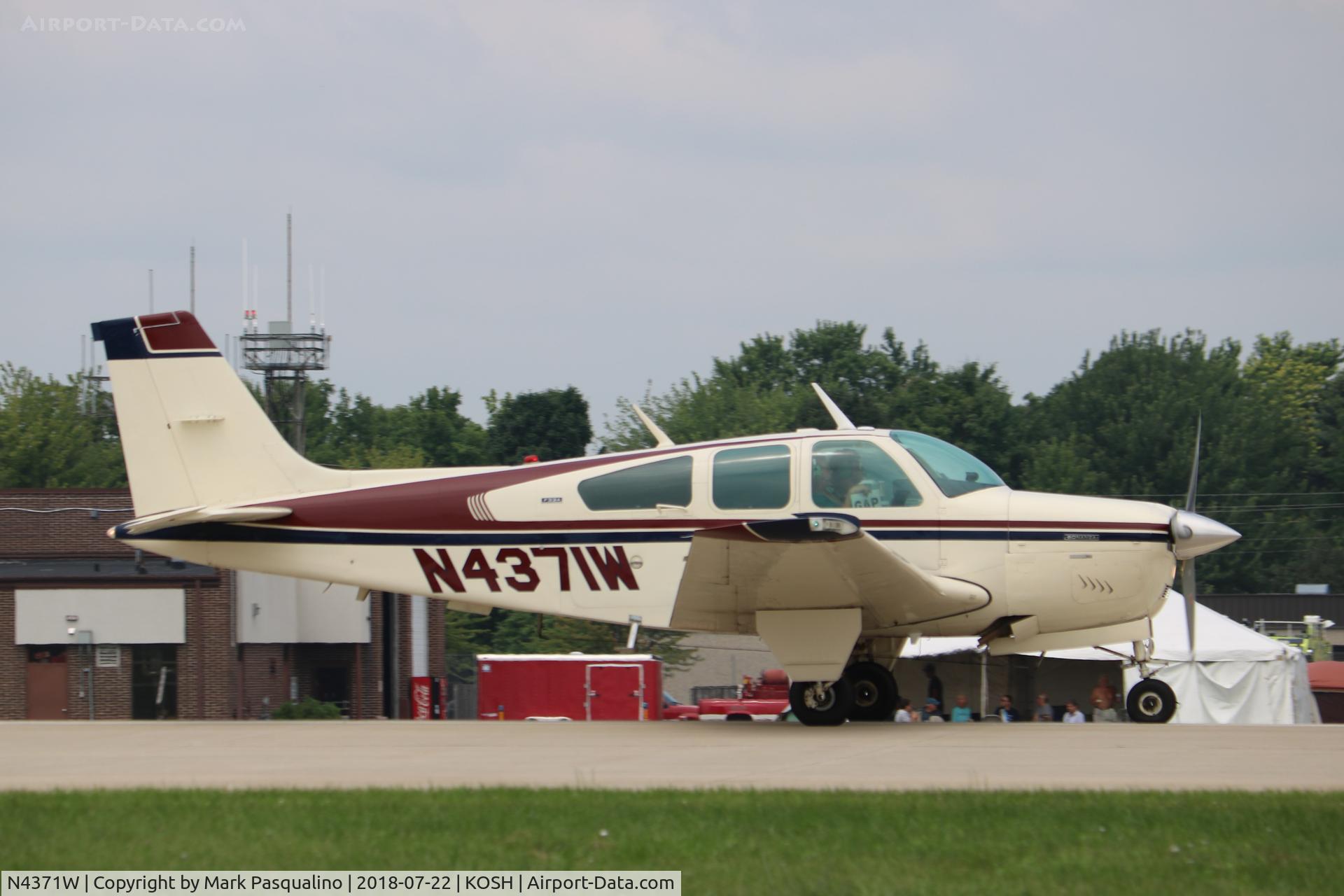N4371W, 1974 Beech F33A Bonanza C/N CE-501, Beech F33A