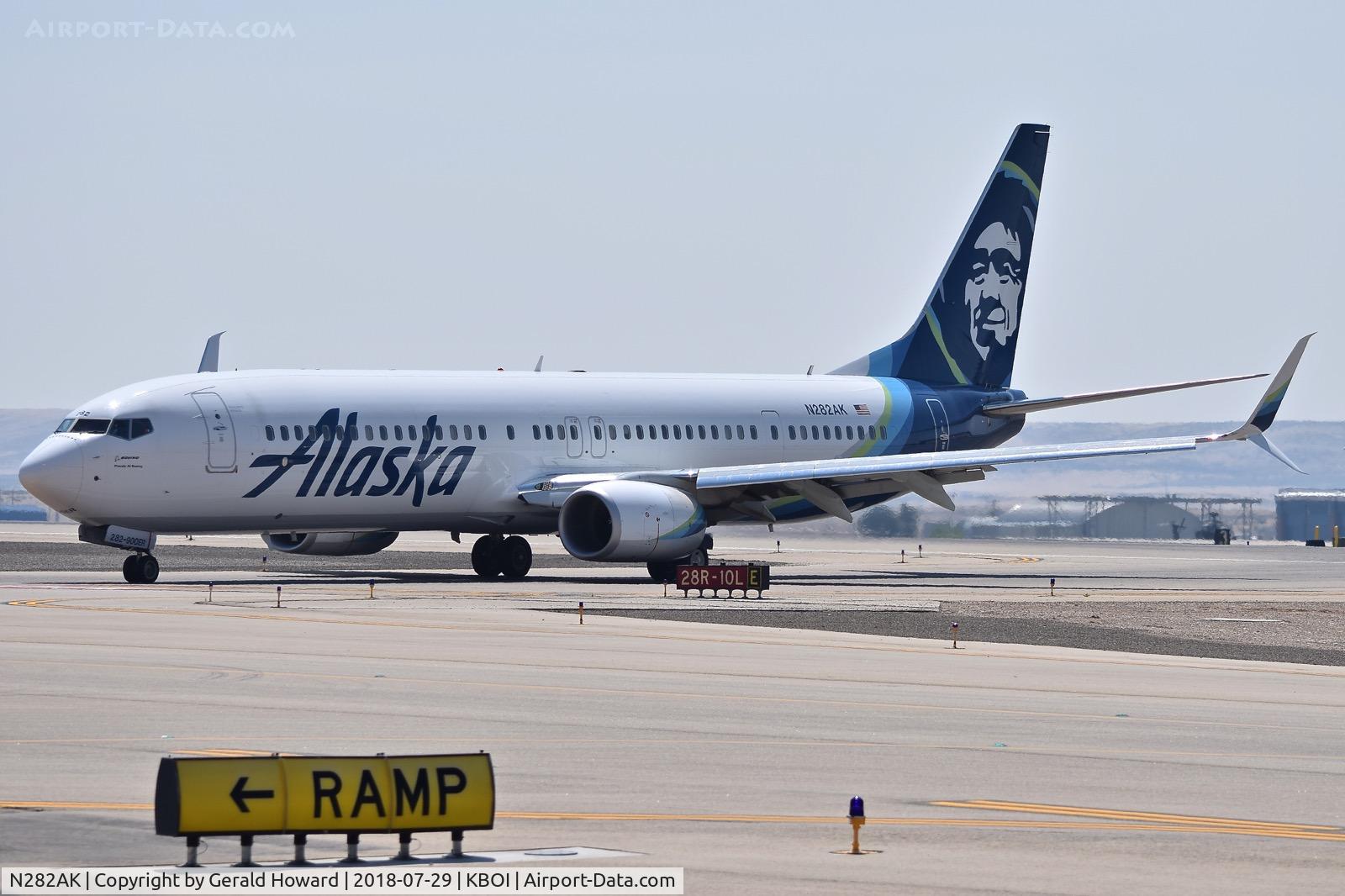 N282AK, 2017 Boeing 737-900/ER C/N 62473, On Echo from RWY 28R.
