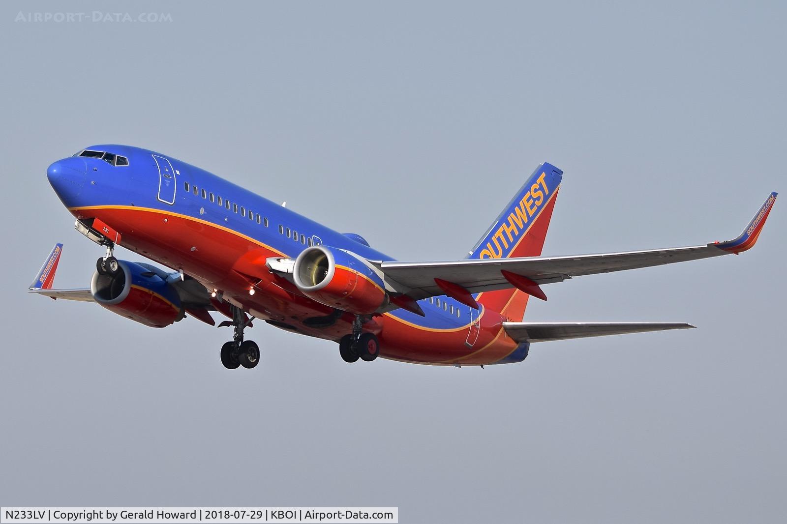 N233LV, 2006 Boeing 737-7H4 C/N 32501, Climb out from RWY 10L.