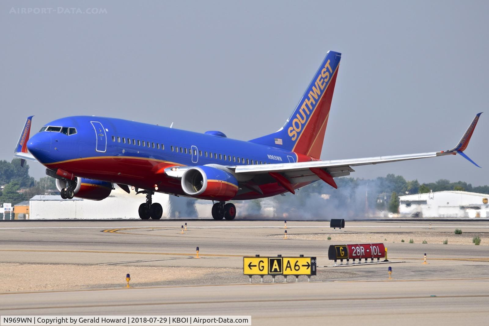 N969WN, 2011 Boeing 737-7H4 C/N 41777, Landing touch down on RWY 10L.