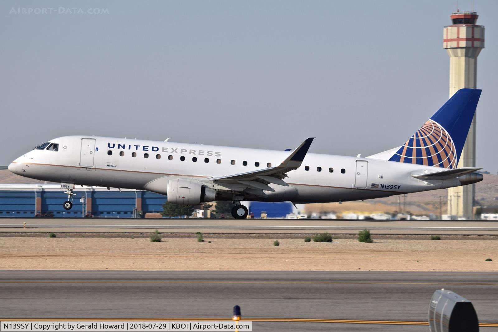 N139SY, 2015 Embraer 175LR (ERJ-170-200LR) C/N 17000468, Take off run on RWY 10L.