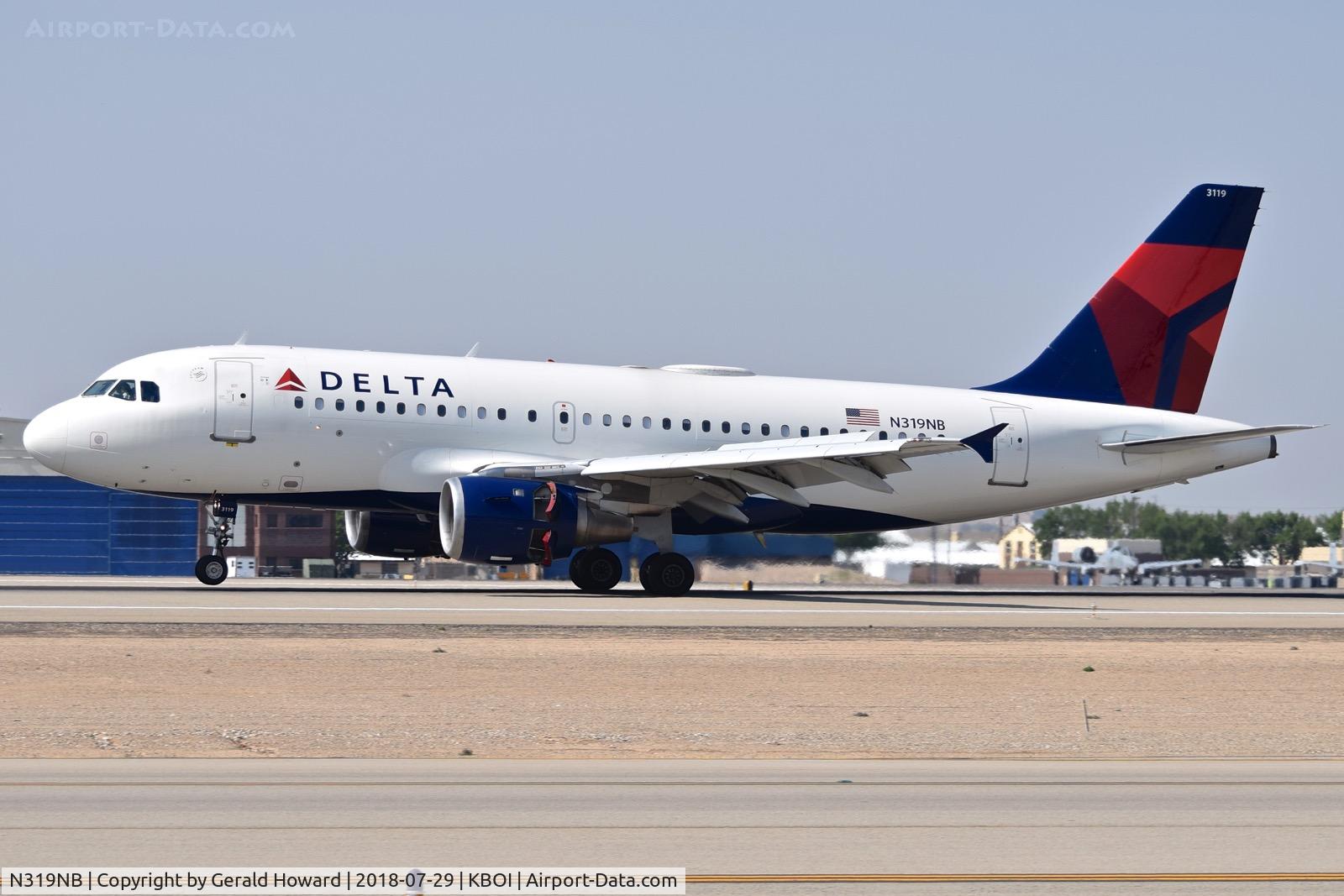 N319NB, 2000 Airbus A319-114 C/N 1346, Landing roll out on RWY 10L.