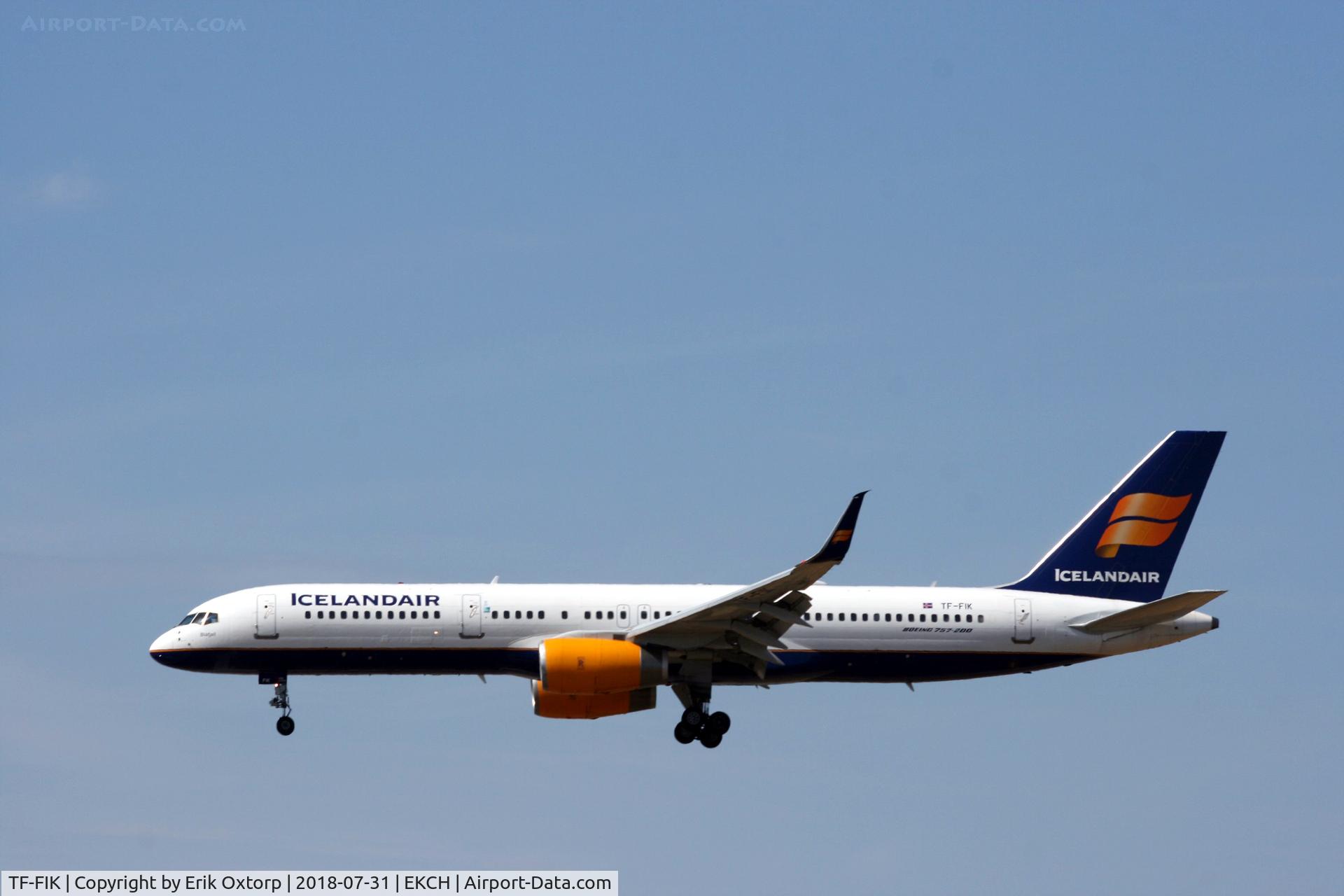 TF-FIK, 1999 Boeing 757-256 C/N 26254, TF-FIK landing rw 22L