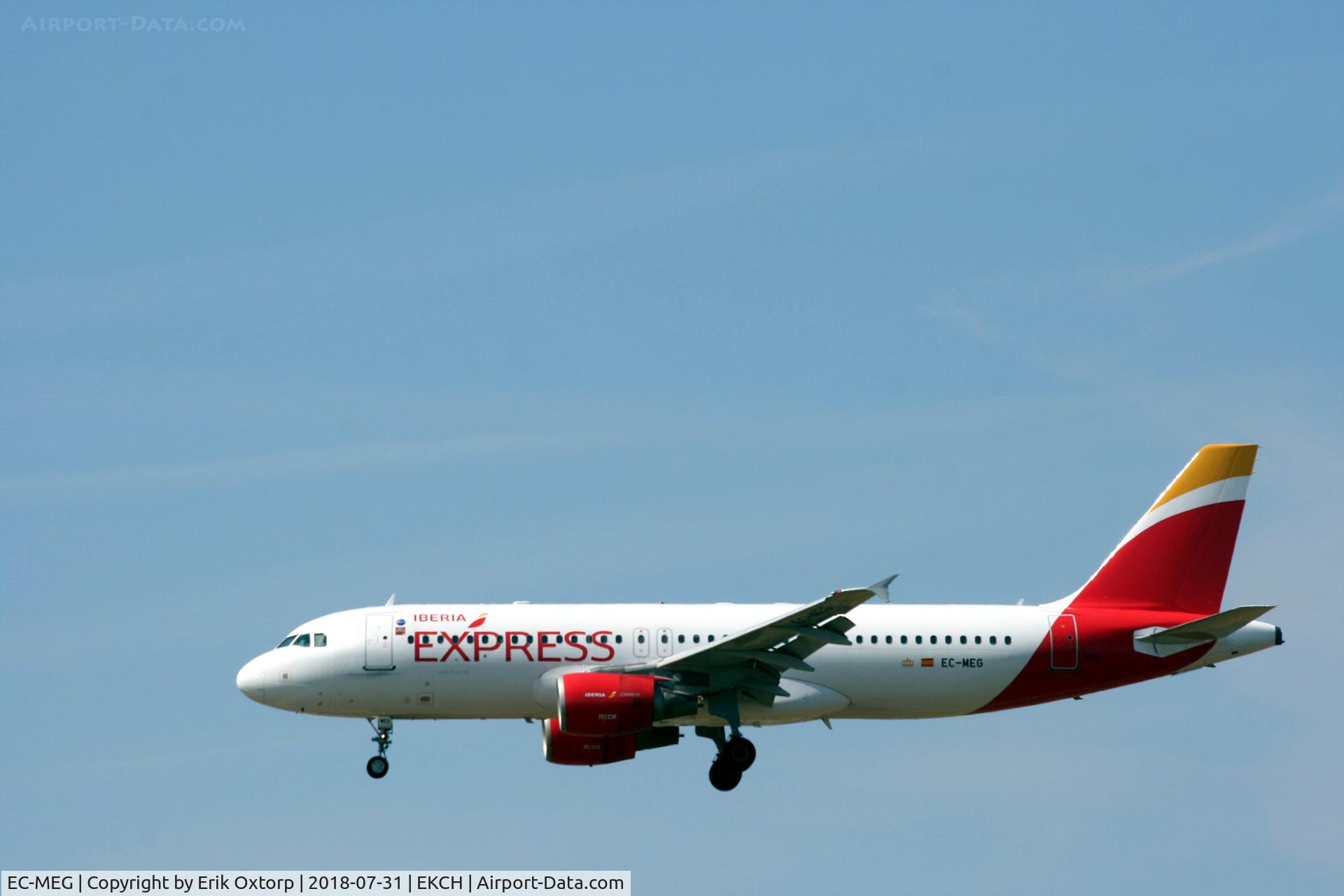 EC-MEG, 2001 Airbus A320-214 C/N 1439, EC-MEG landing rw 22L