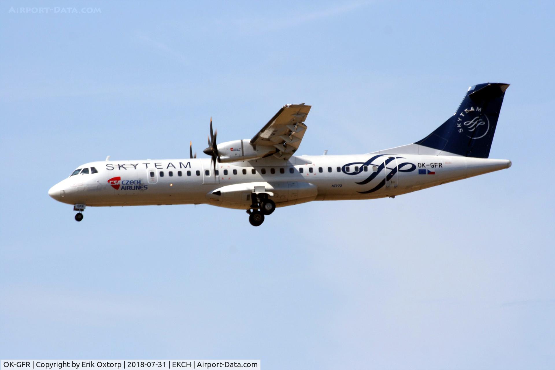 OK-GFR, 2001 ATR 72-212A C/N 681, OK-GFR landing rw 22L