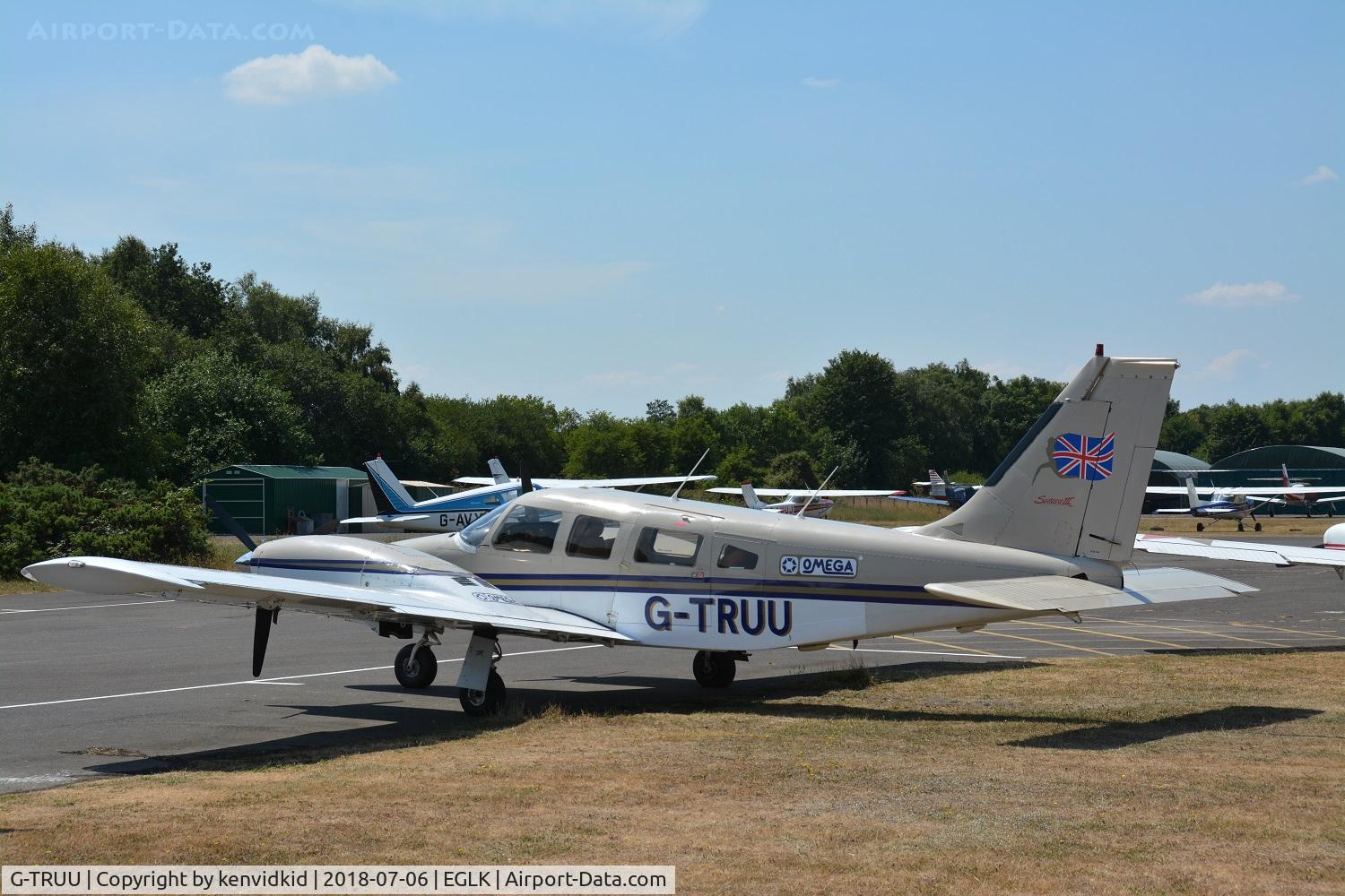 G-TRUU, 1986 Piper PA-34-220T Seneca III C/N 34-33020, Resting between flights.