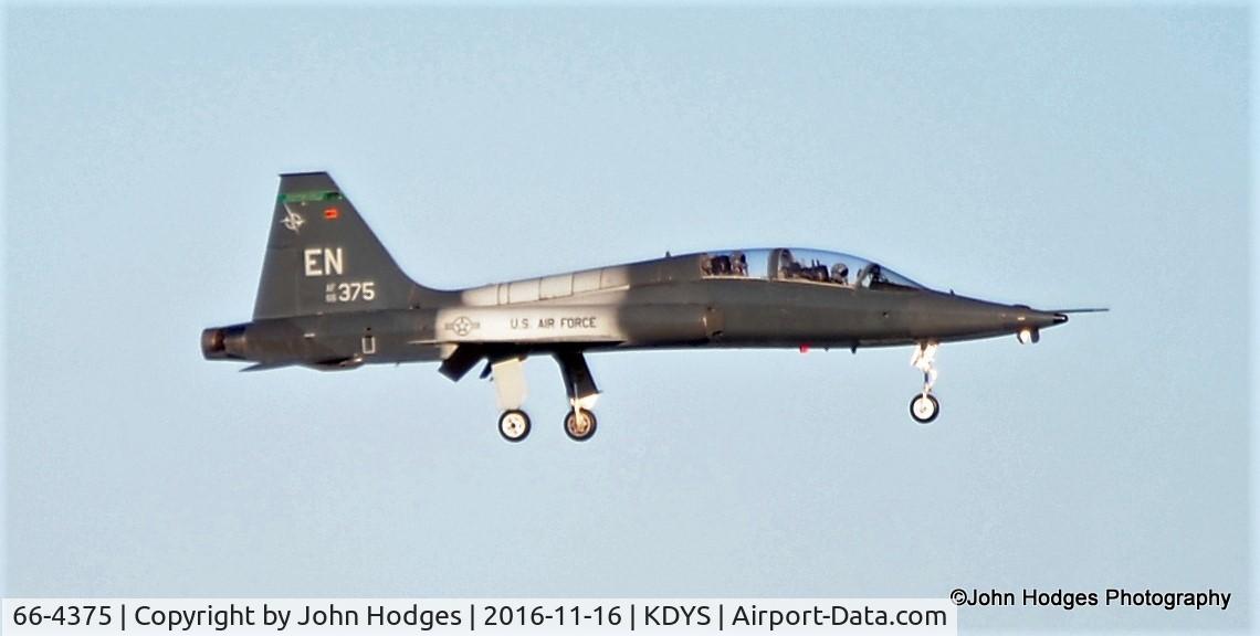 66-4375, 1966 Northrop T-38C Talon C/N T6006, Landing at Dyess with French pilot in training