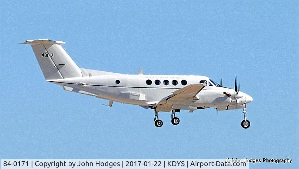 84-0171, Beech C-12F Huron C/N BL-101, Coming into Dyess